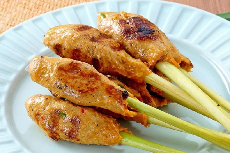 Selain Ayam Betutu, 5 Makanan Khas Bali Ini Terkenal Enak Banget