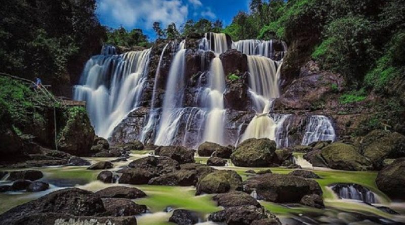 5 Curug Hits Di Bandung Yang Wajib Masuk Bucket Listmu! - Trippers.id